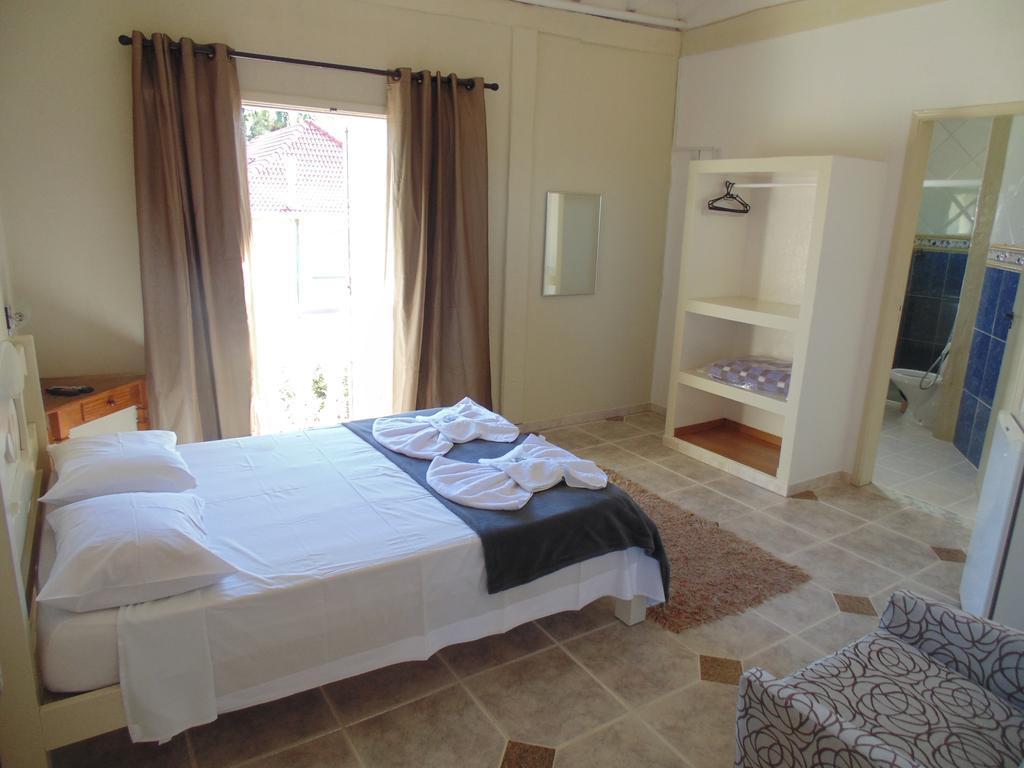 Double Room with Patio,408864162:JPEG