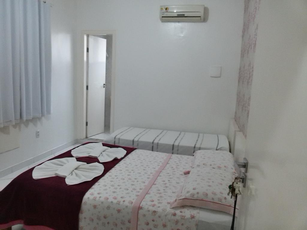 Quarto Econômico com Cama de Casal ou 2 de Solteiro e Ventilador