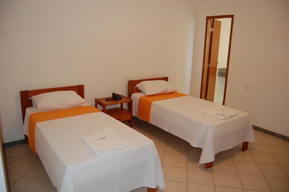 Quarto Triplo com 3 Camas de Solteiro