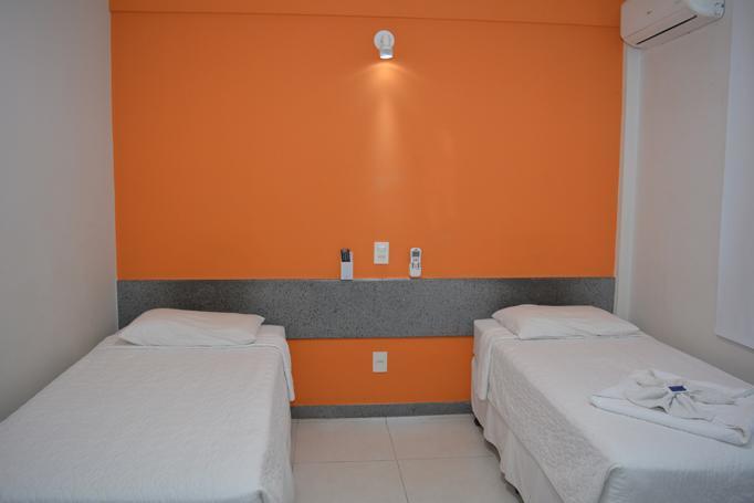 Quarto com 2 Camas de Solteiro