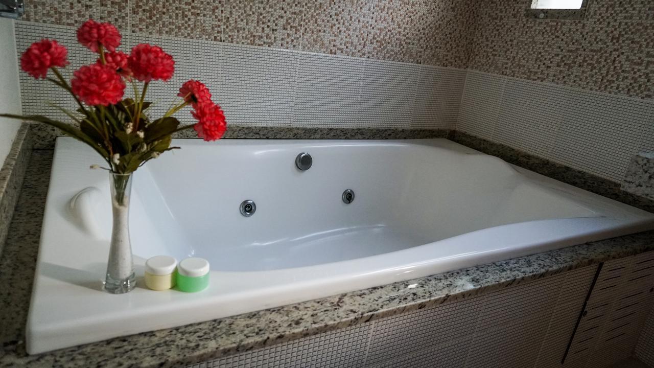 Queen Suite Spa Bath