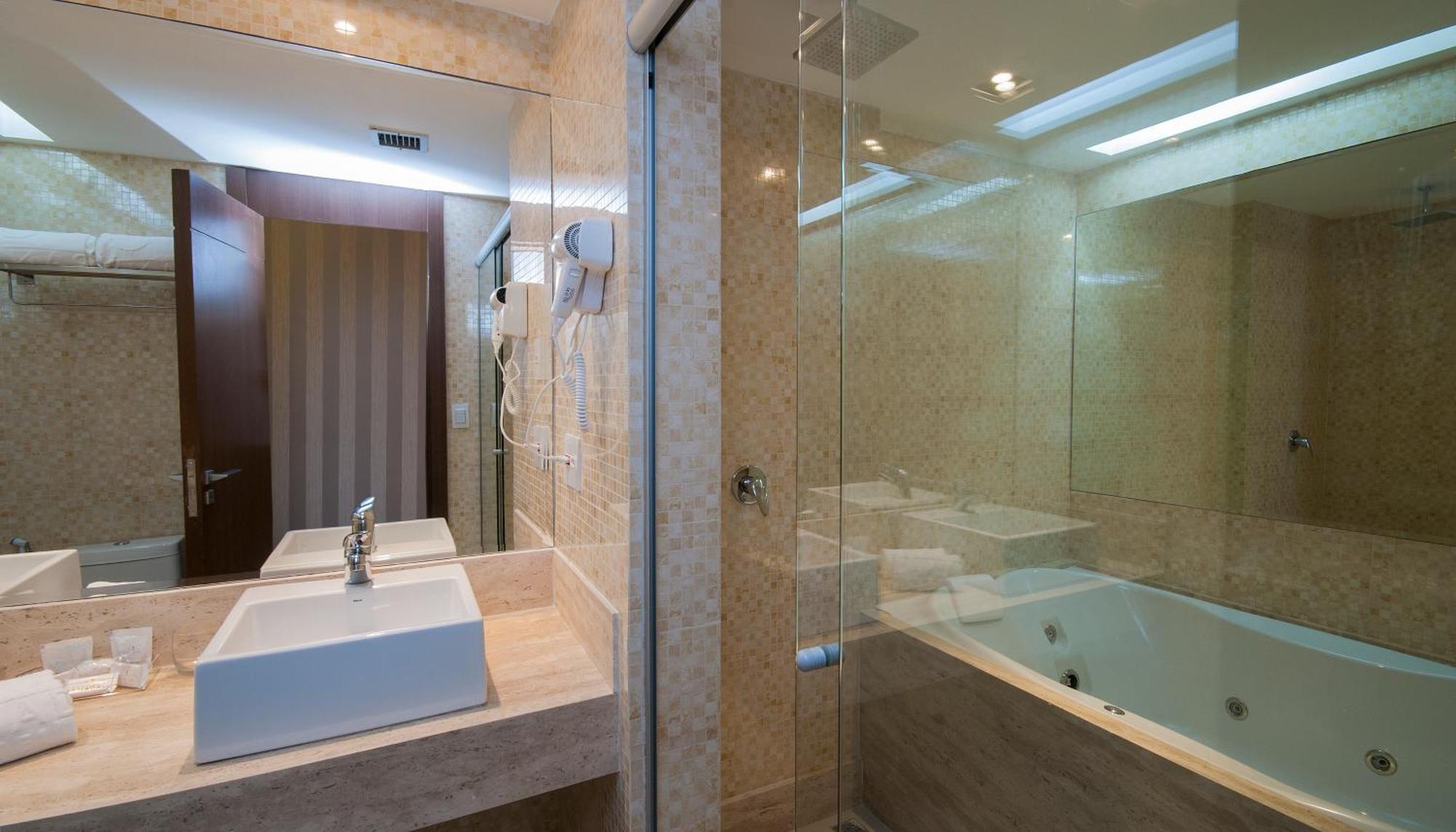 Deluxe Suite Spa Bath,1277547793:JPEG