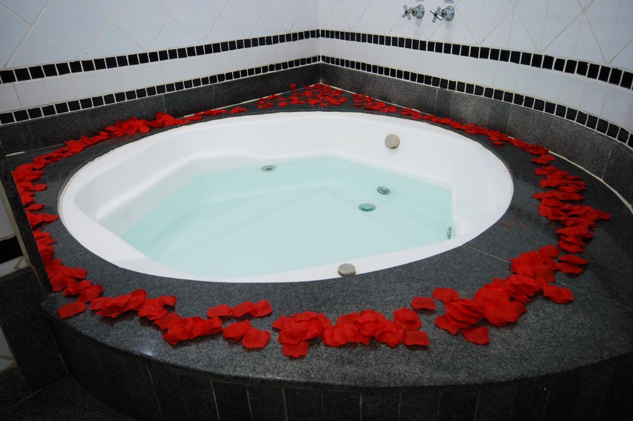 Suite Spa Bath,696827499:JPEG