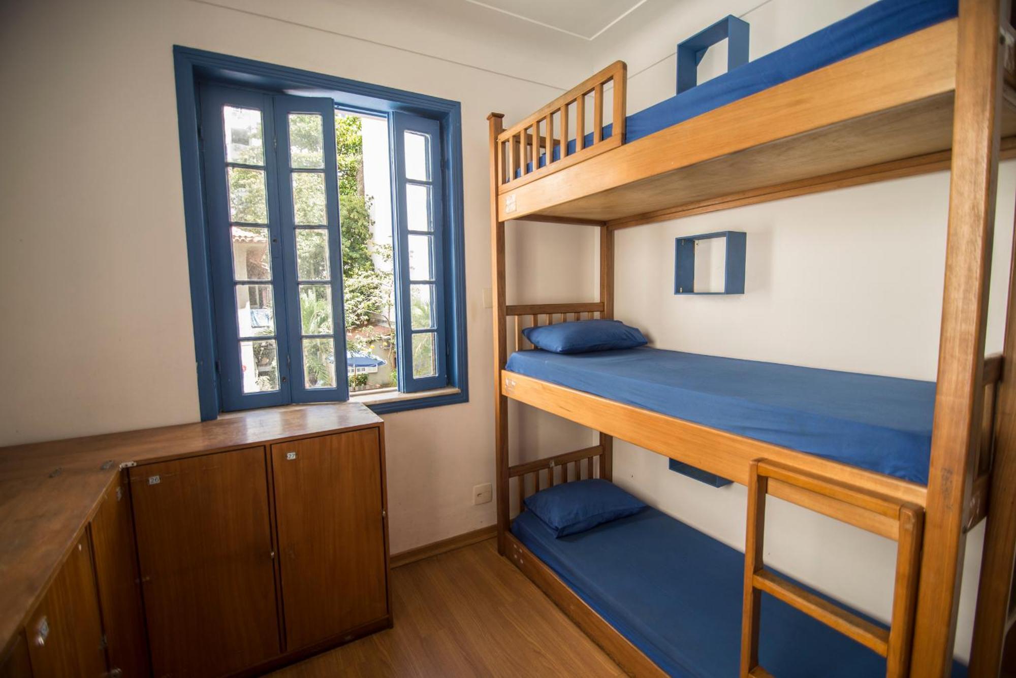 Bed in 6-Bed Mixed Dormitory Room with Air Conditioning