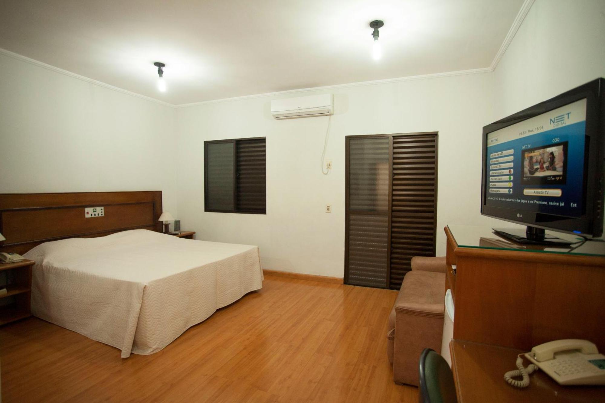 Deluxe King Room,713277805:JPEG