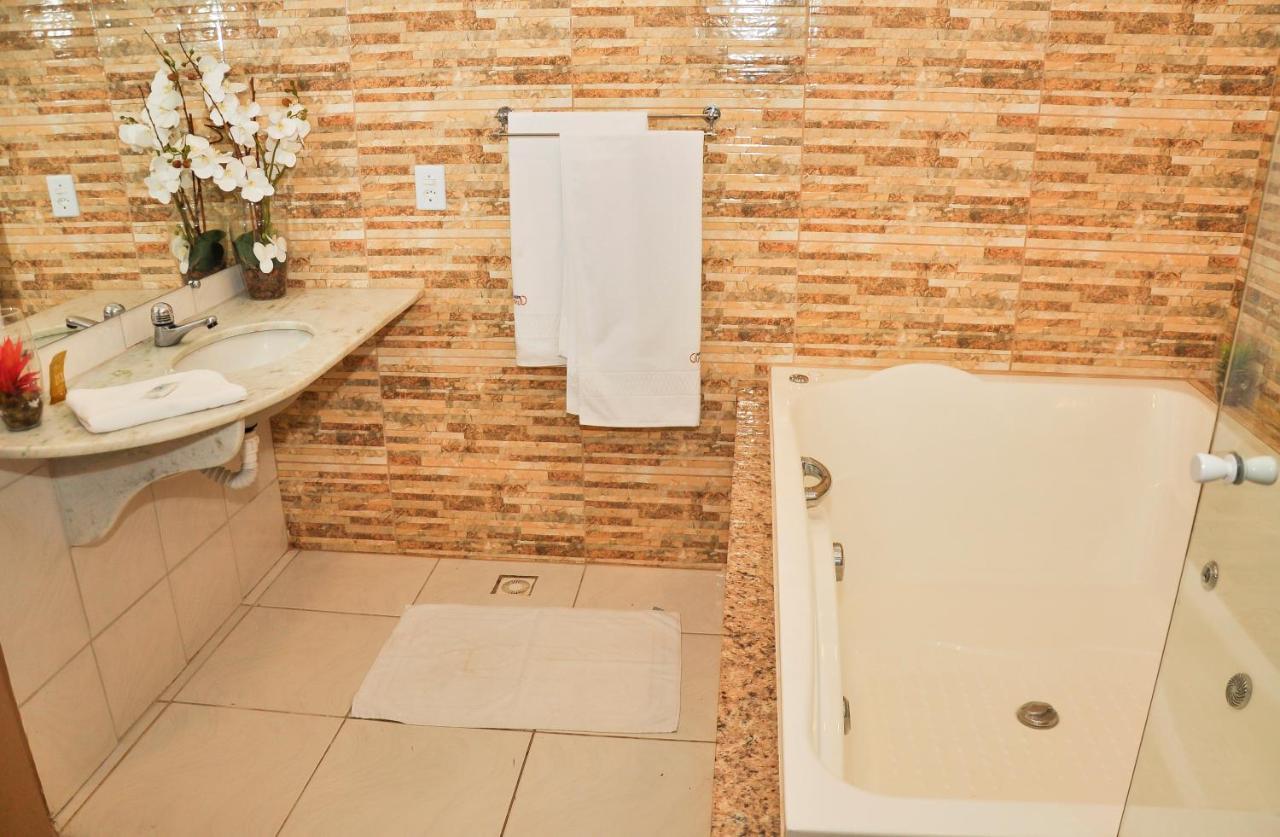 Suite with Hot Tub,746375966:JPEG