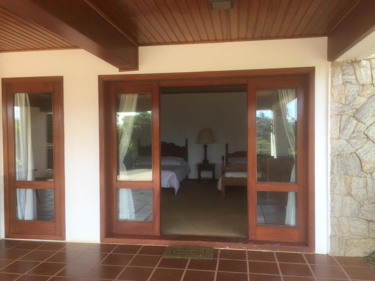Suíte com Vista do Jardim