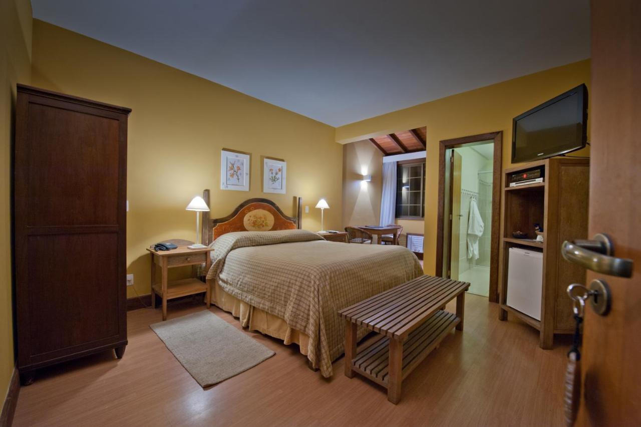 Deluxe Queen Suite