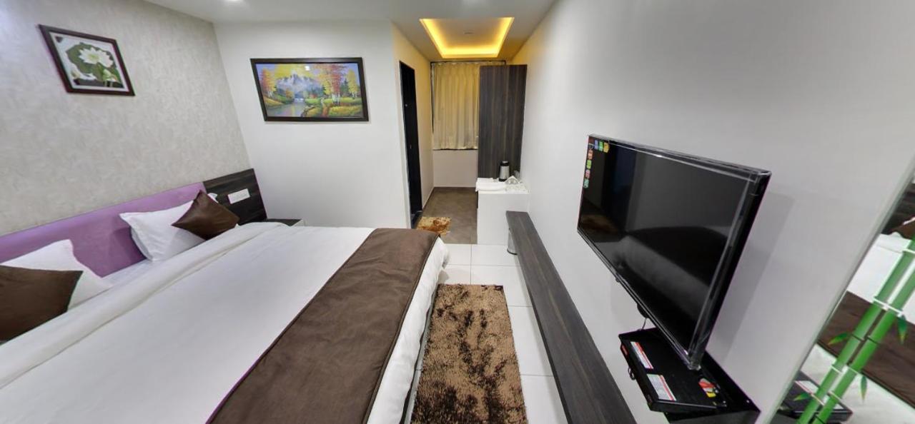 Luxury Double Room fireplace spa bath