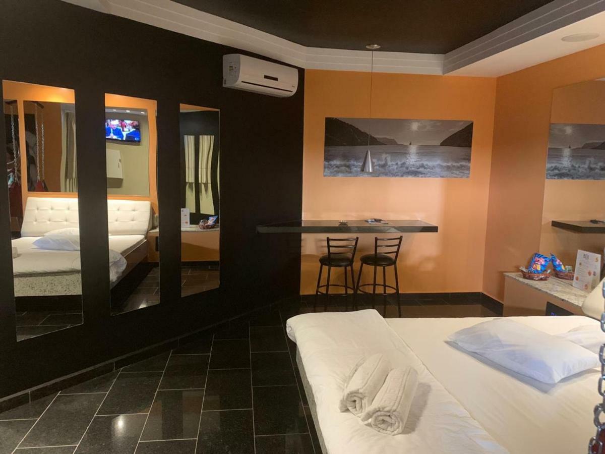 Deluxe Room,909929704:JPEG