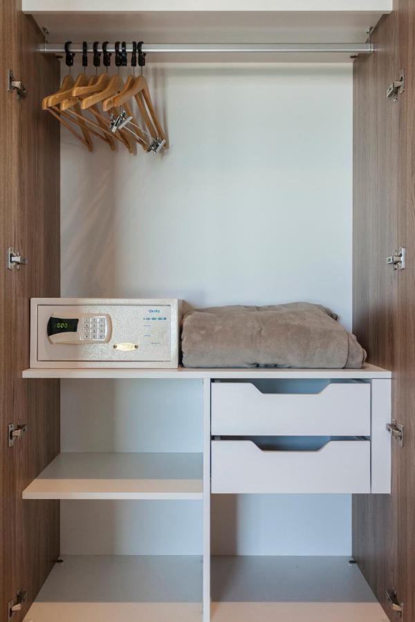 Studio Apartment with Kitchen,1076975638:JPEG