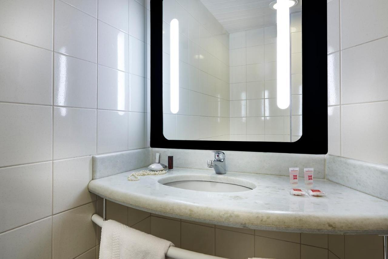 Quarto com 1 Cama de Casal e 1 de Solteiro
