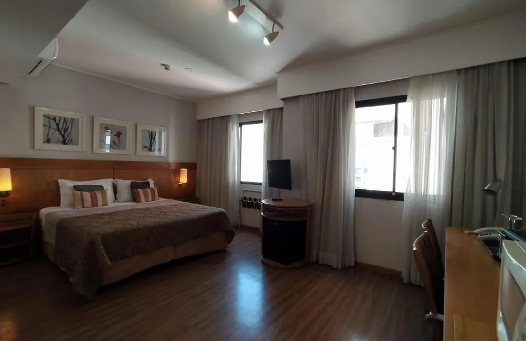 Flat Moema Rouxinol-1