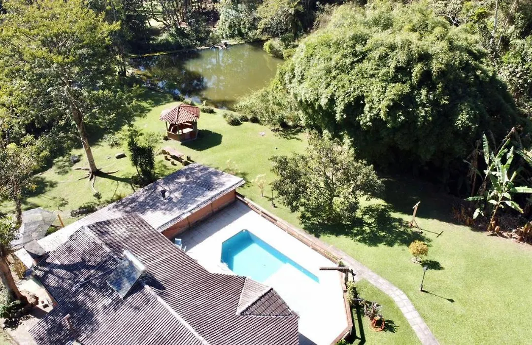 Um Lugar De Mato Verde-1
