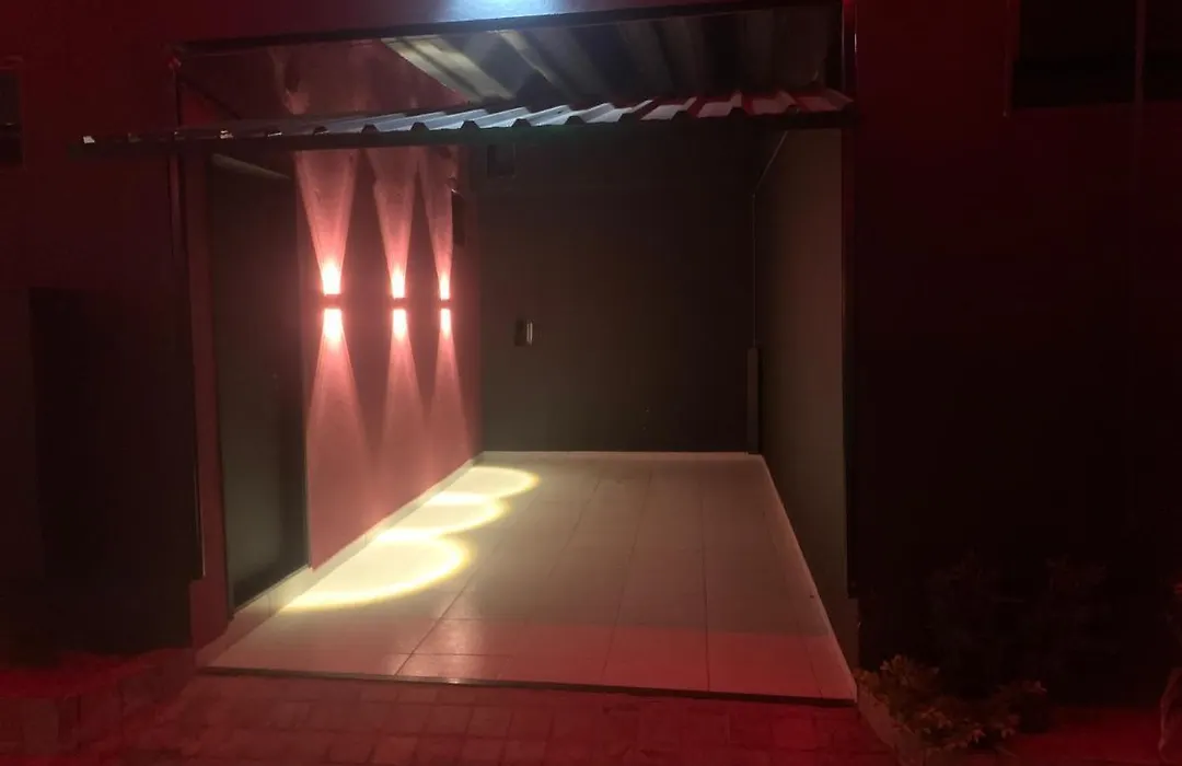 Up Motel-1