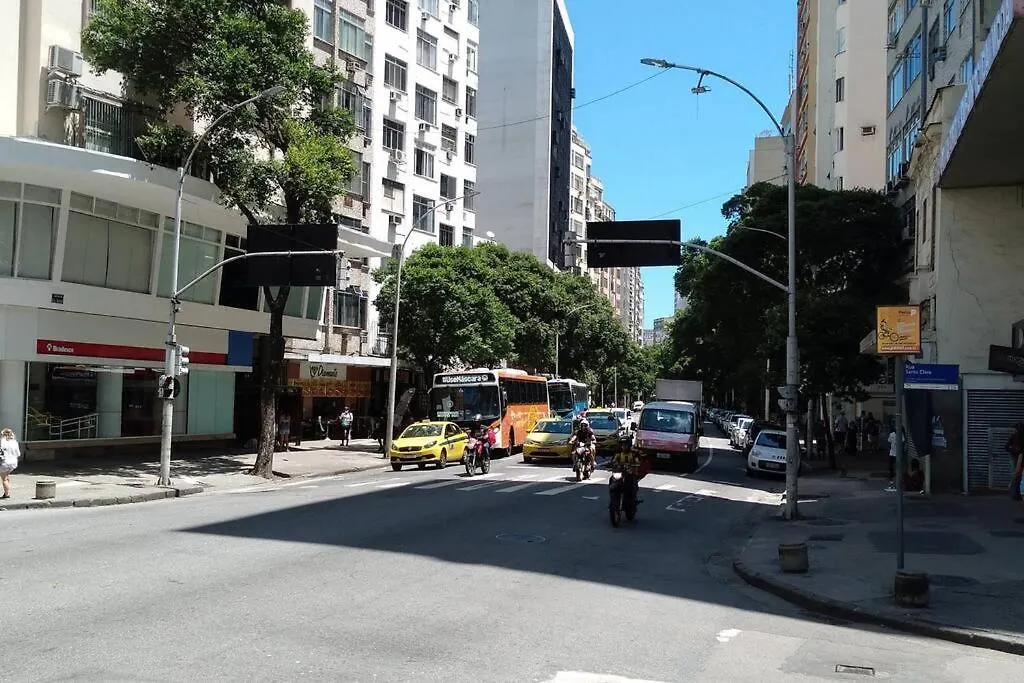 Apartamento Copacabana Saleta, Quarto Grande Com Ar Cond Wi-Fi A 2 Qds Da Praia-1