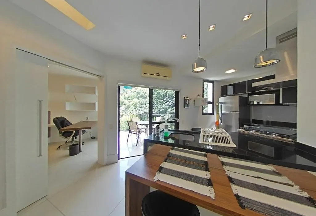 Amazing Full Service Hotel Condo In Copacabana-1