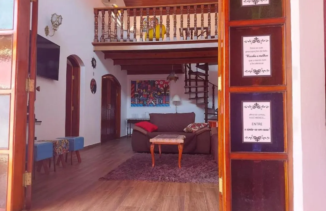 Casa Rosa de Peruíbe - Casa de Temporada 3 dormitórios, 10 hóspedes, piscina, wi-fi, netflix, 800 metros da praia-1