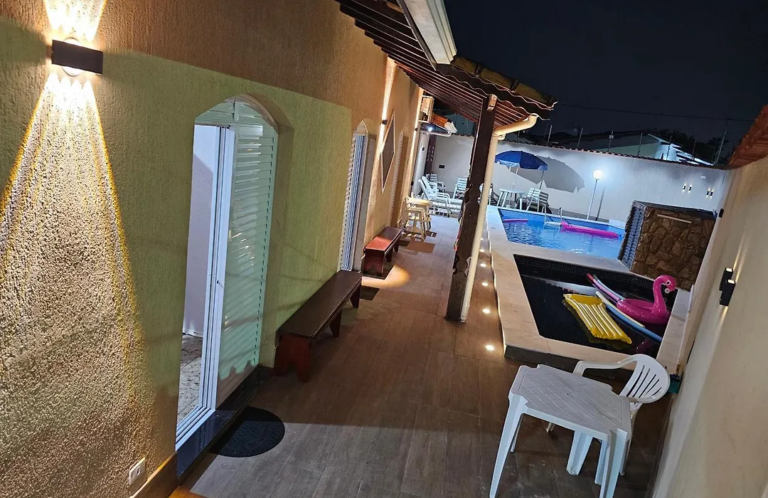 Casa Linda e Espacosa com Lareira e 2 Piscinas - Adulto e Infantil, sendo Adulto Aquecida - Proximo da Praia-1