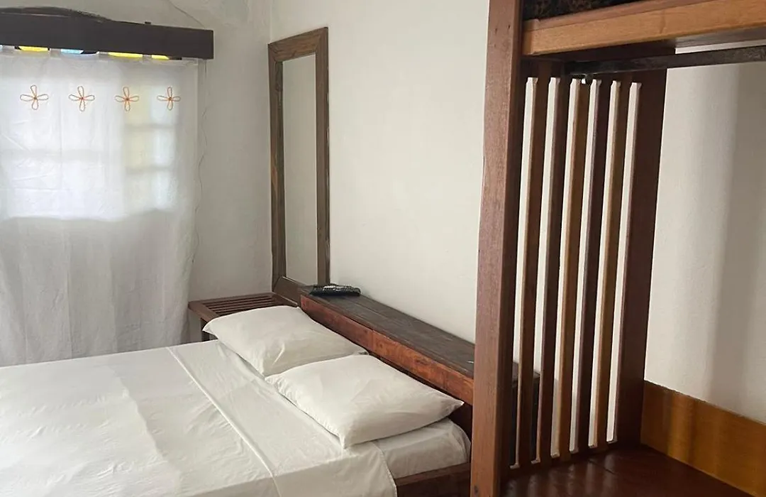 Coruja Maresias - Pousada com piscina, ar condicionado e enxoval a 680m da praia-1