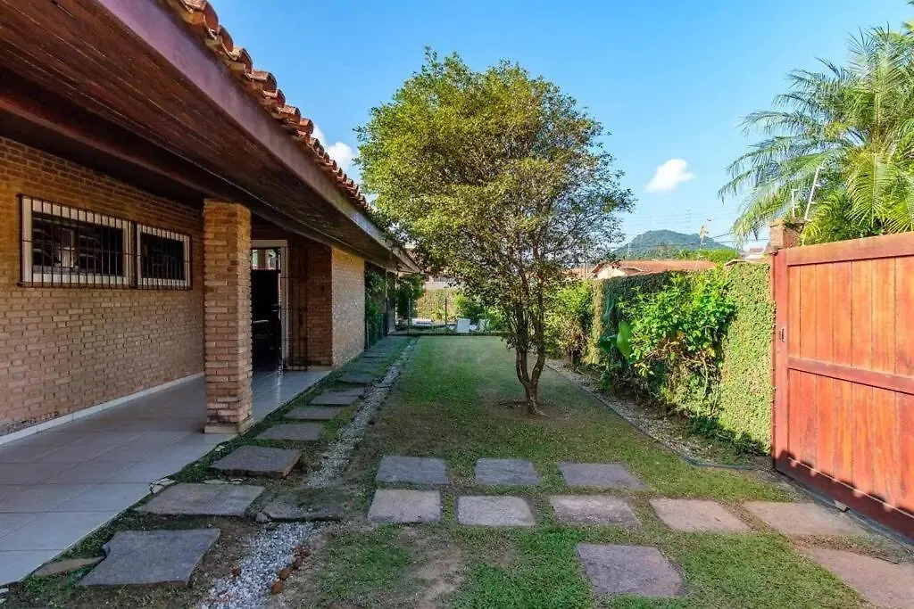 Bh4 - Bh4: Casa Com Piscina Ao Lado Da Praia Grande-1