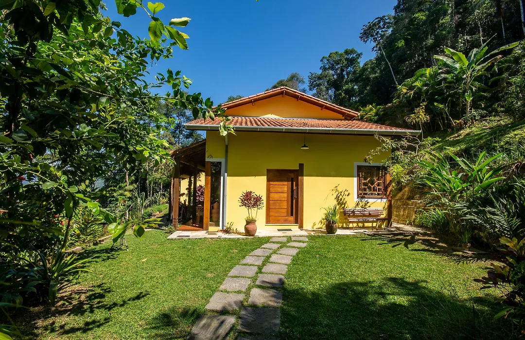 Bus Stop Paraty-1