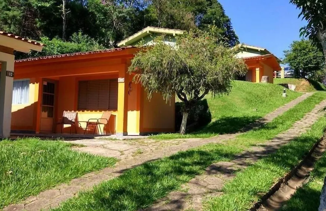 Chalés Vila da Serra-1