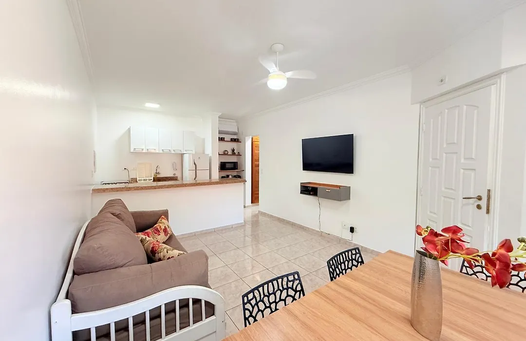 Flat estudio 110 Amarilis Riviera de São Lourenço, 03 piscina climatizada, serviço de hotelaria, limpesa e troca de toalhas diária, carregador veiculo elétrico e servico de praia finais de semana WiFi 500-1