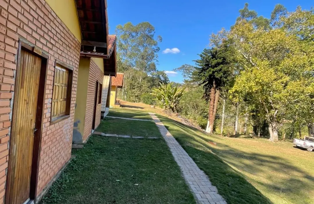 Pousada Fazenda e Pesqueiro Chalé da serra-1