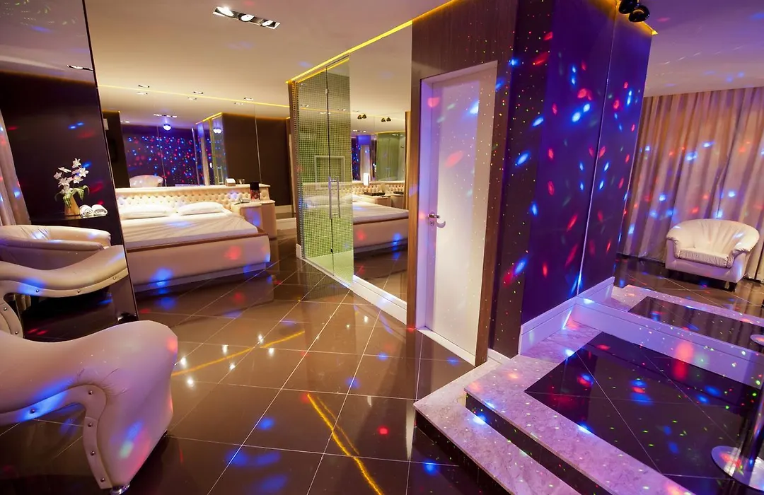 Eden Motel (Adults Only)-1