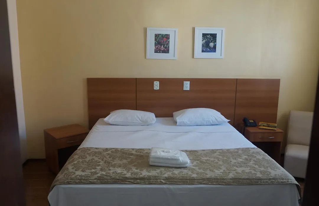 Rhud'S Hotel-1