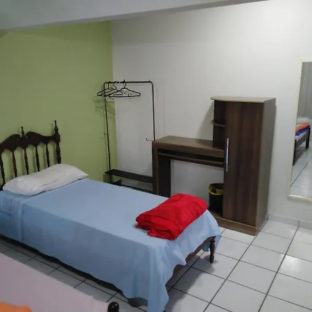 Quartos Em Casa Proxima A Praia-3