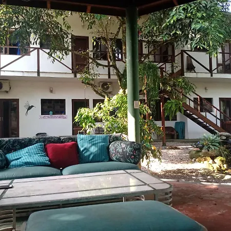 Lindas Suites A Uma Quadra Da Praia E Centro-3