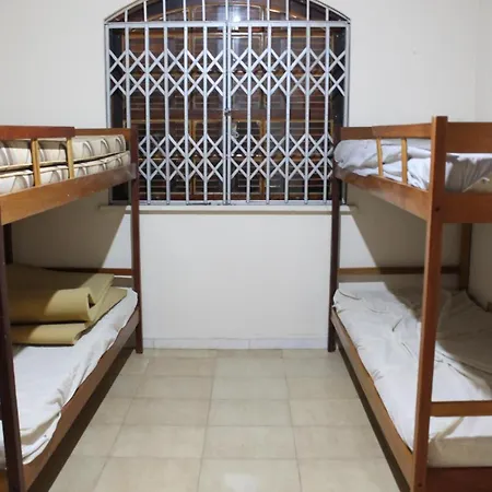 Casa muito espaçosa privativa com Piscina, Churrasqueira e área gourmet-2