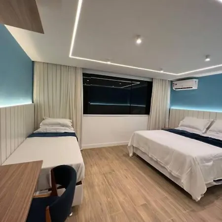 Ampla Suite Em Frente Ao Posto 6 Na Praia Da Barra-2