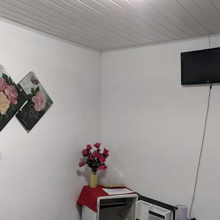 Suite Com Wifi E Estacionamento- Pousada Marins-3