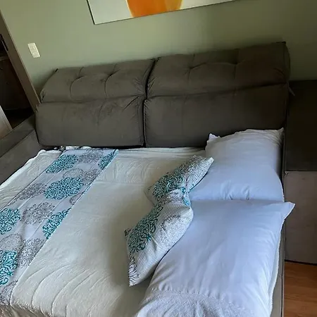 Flat No Leblon: Beachside Luxury with Daily Housekeeping-2