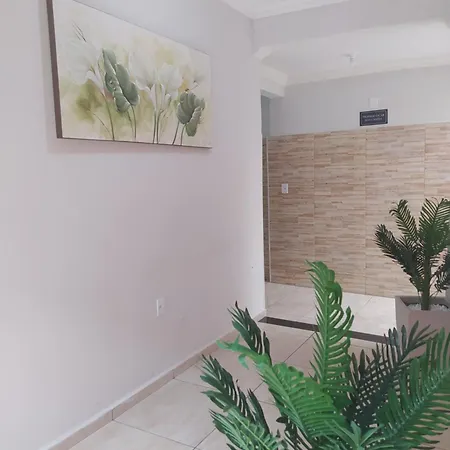 Pousada Quarto com tv,ar,frigobar,wifi e garagem-2