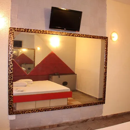 Shelton Hotel (Adults Only)-3