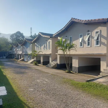 Casas em Condomínio próximo da praia com 2 dormitórios, churrasqueira e 3 vagas de garagem-2