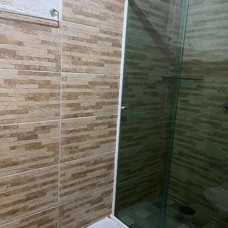 Coruja Maresias - Pousada com piscina, ar condicionado e enxoval a 680m da praia-2