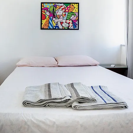 Apartamento Completo Na Praia De Copacabana 02 Quartos Com Vista Lateral Mar Em Andar Alto, Ar, Wifi , Netflix, Pauloangerami Rmvc18-3