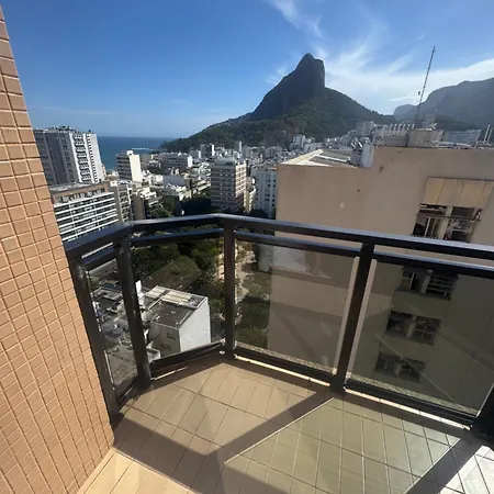 Flat Simples Decoração Antiga com Vista Mar- Rooftop com Piscina, Sauna, Academia, Garagem e Arrumação Diária by Tata-2