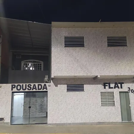 Pousada Quarto com ar, wi fi,frigobar perto da basilica-3