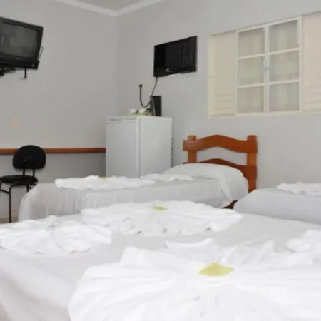 Hotel Carolina 2 - próximo a Universidade de Uberaba uniube - ao Aeroporto Fórum De uberaba - hospital Mario Palmeirio ao Hospital São Marcos e hospital Regional-3