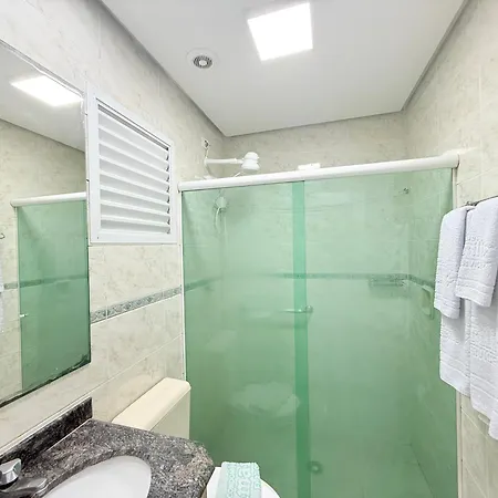 Flat estudio 110 Amarilis Riviera de São Lourenço, 03 piscina climatizada, serviço de hotelaria, limpesa e troca de toalhas diária, carregador veiculo elétrico e servico de praia finais de semana WiFi 500-3