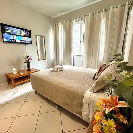 Na Quadra da Praia Posto 5 NSC1137-401-3