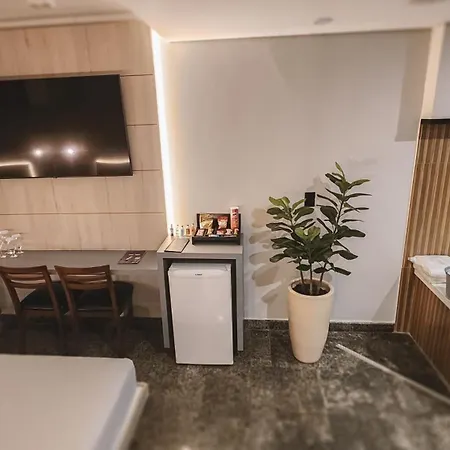 Paris Motel-2