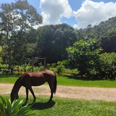 Chalés românticos com hidromassagem e lareira em área rural de visconde de Mauá Pousada Bela Helena-2