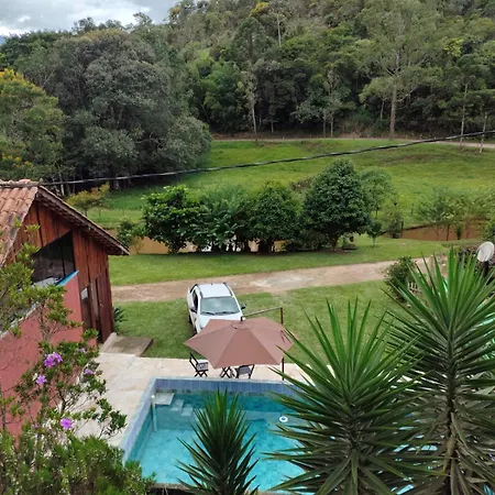 Chalés românticos com hidromassagem e lareira em área rural de visconde de Mauá Pousada Bela Helena-3